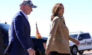 Nhập cư - vấn đề nan giải của bà Harris khi đối đầu ông Trump